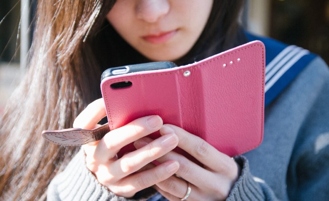 TN Needs To Keep Kids Off Phones During Full School Day