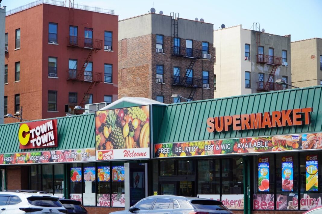 New York Opens City‑Run Supermarket, Grocer Says He Can’t Compete