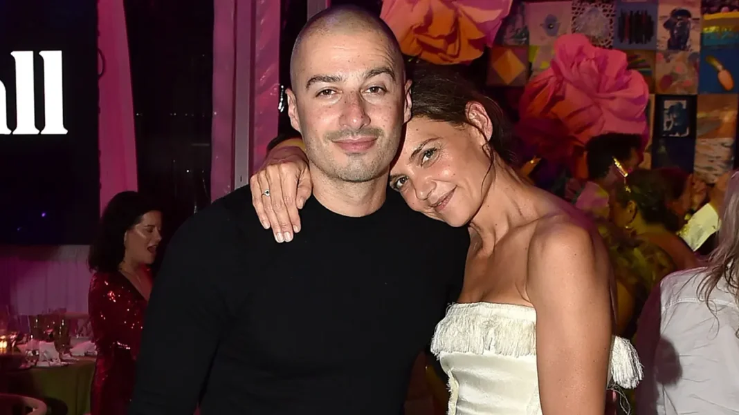 Katie Holmes, boyfriend set sail on Lake Como yacht
