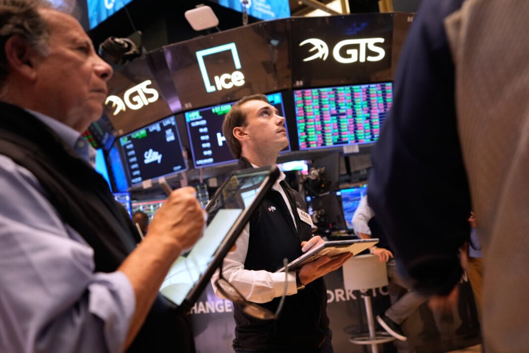 Oil Prices Plunge Below 0 as Trump Signals Iran Talks