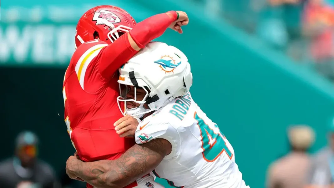 NFL Week 3 Call Sparks Debate Over Gravity-Defying Mahomes Hit
