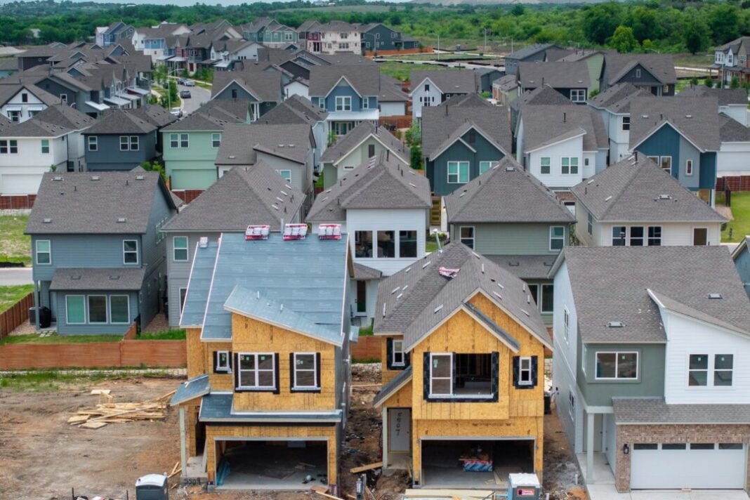 Home Sellers Slash Prices as Mortgage Rates Soar