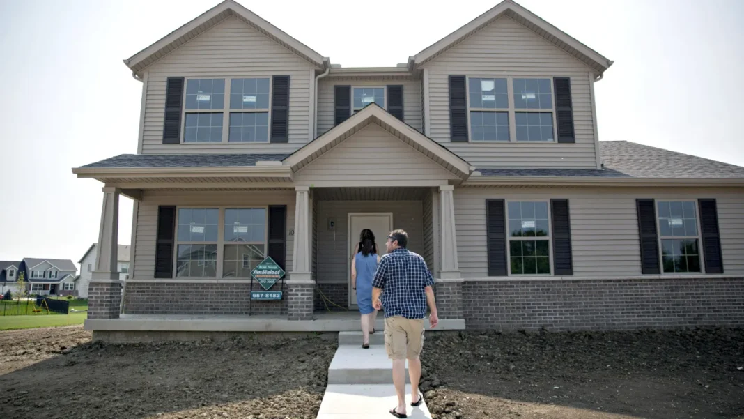 Mortgage rates surge to 7.28%, Freddie Mac warns