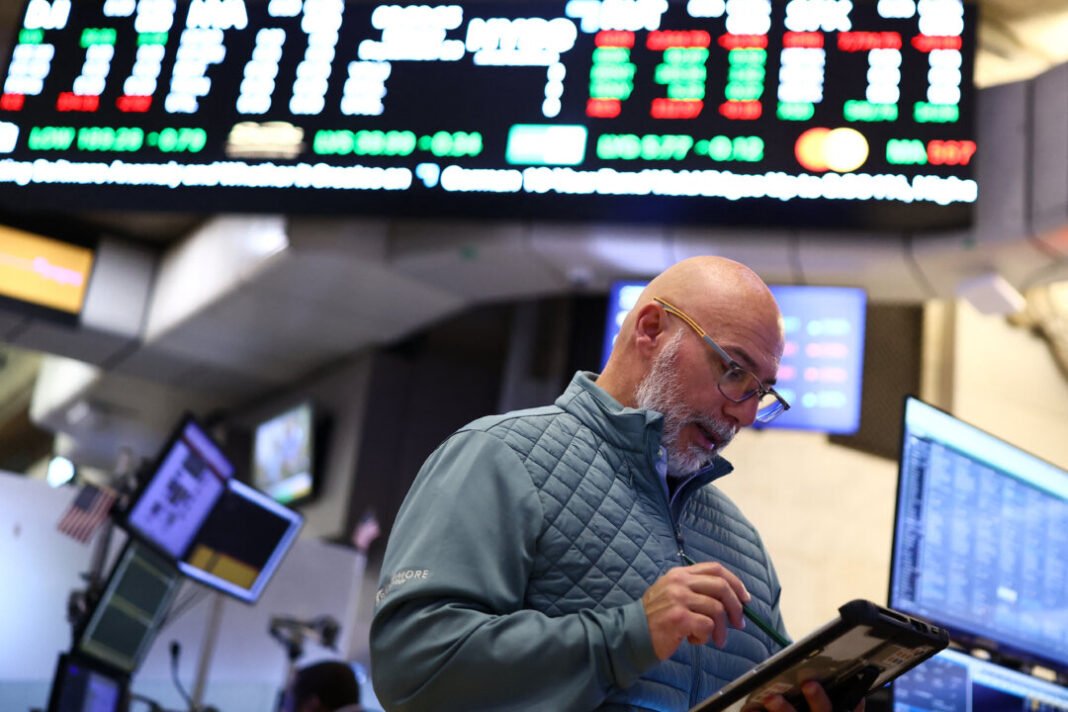 Wall Street Review: Soft Jobs Report Cuts Rate‑Hike Bets, Stocks Rise